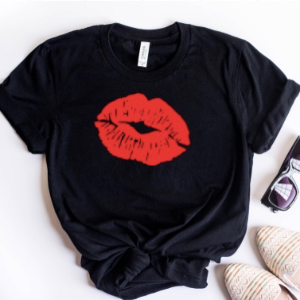 Red lips Graphic Tee